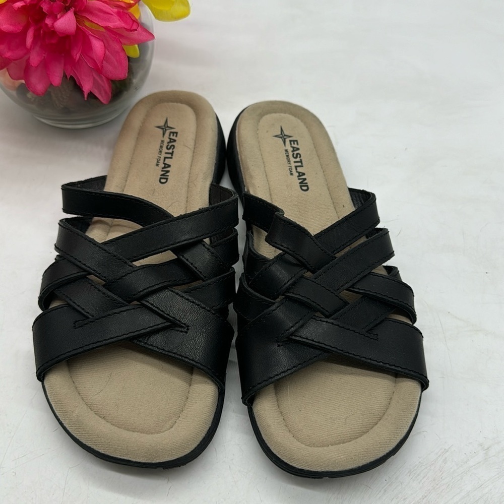 Eastland Hazel Black Flat Sandals Size 10 BSN5131B